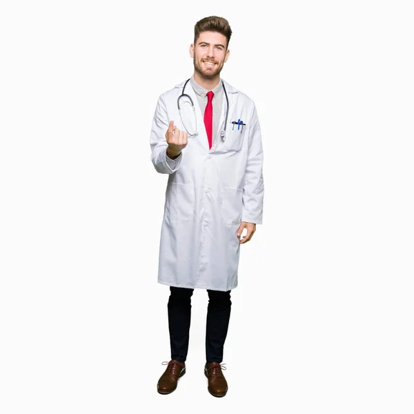 Ung Stilig Läkare Man Bär Medicinsk Coat Vinkade Komma Här — Stockfoto