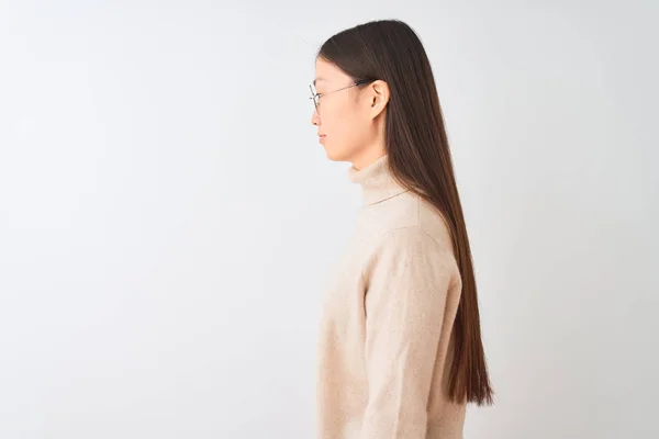 Mujer Joven China Que Usa Suéter Cuello Alto Gafas Sobre — Foto de Stock