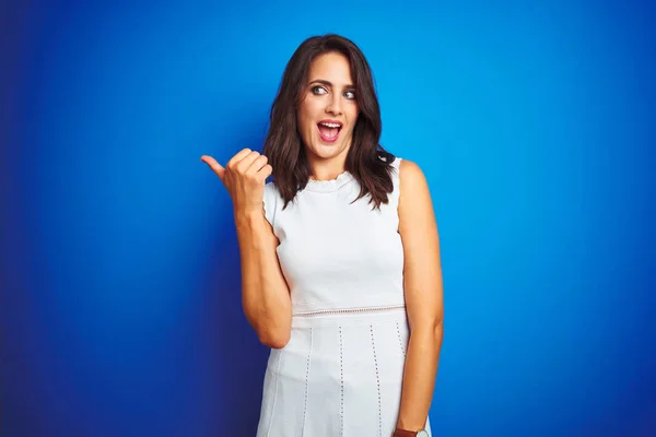 Young Business Woman Wearing White Elegant Dress Standing Blue Isolated — Stock Photo, Image