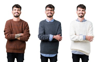 Izole arka plan üzerinde bir kazak giyen genç adamın kolaj kamera bakarak çapraz kolları ile gülümseyerek mutlu yüz. Pozitif kişi.