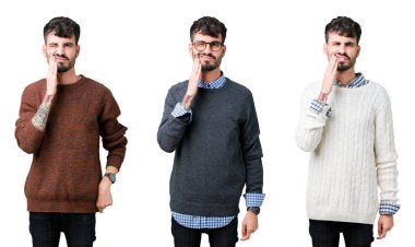 Diş ağrısı veya diş üzerinde diş hastalığı nedeniyle ağrılı ifade ile el ile ağız dokunmadan izole arka plan üzerinde bir kazak giyen genç adam kolaj. Diş hekimi konsepti.