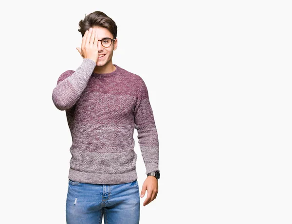 Joven Hombre Guapo Con Gafas Sobre Fondo Aislado Que Cubre — Foto de Stock