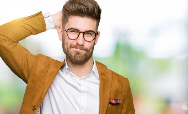 Junger Gutaussehender Geschäftsmann Mit Brille Verwirrt Und Wundert Sich Über — Stockfoto