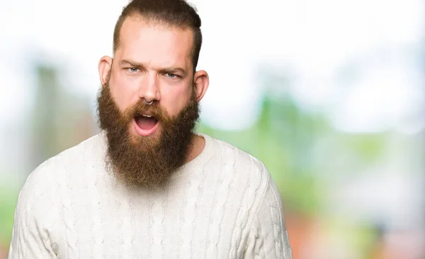 Junger Hipster Mit Winterpullover Schockgesicht Skeptisch Und Sarkastisch Dreinblickend Überrascht — Stockfoto