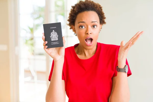 Jovem Afro Americana Segurando Passaporte Canadense Muito Feliz Animado Expressão — Fotografia de Stock