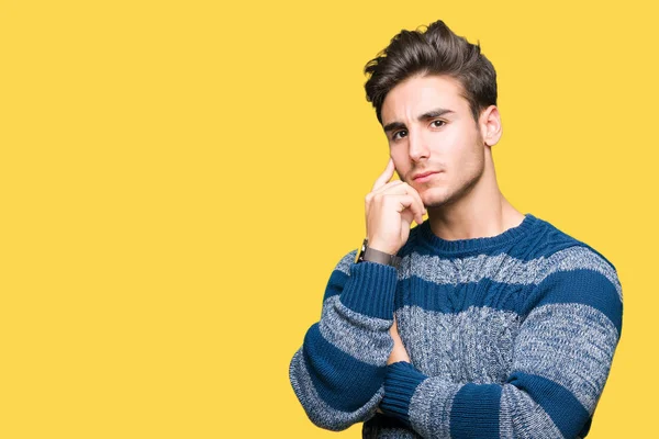 Jovem Homem Bonito Sobre Fundo Isolado Com Mão Queixo Pensando — Fotografia de Stock