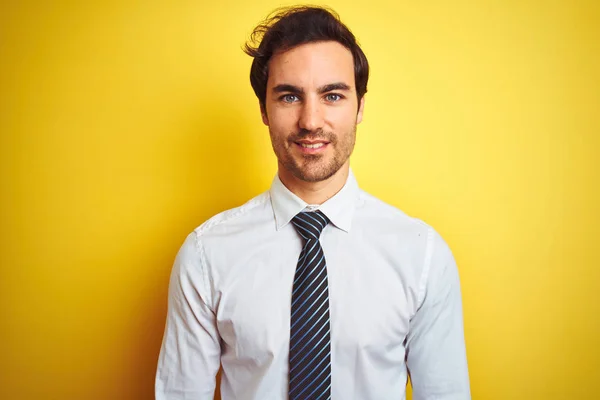 Jeune Homme Affaires Beau Portant Chemise Élégante Cravate Sur Fond — Photo