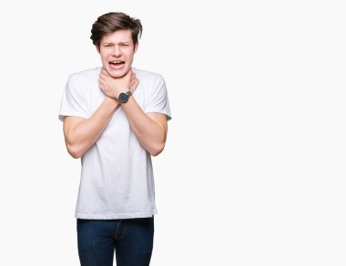 T-shirt üzerinde arka plan bağırarak izole ve çünkü boğmak casual beyaz giyen genç yakışıklı adam acı kendi ellerimle öldürürüm. Sağlık sorunu. Yaralarından ve intihar kavramı.