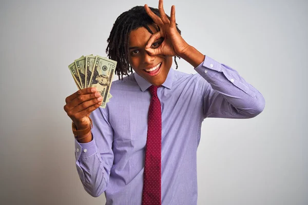 Empresário Afro Americano Com Dreadlocks Segurando Dólares Sobre Fundo Branco — Fotografia de Stock