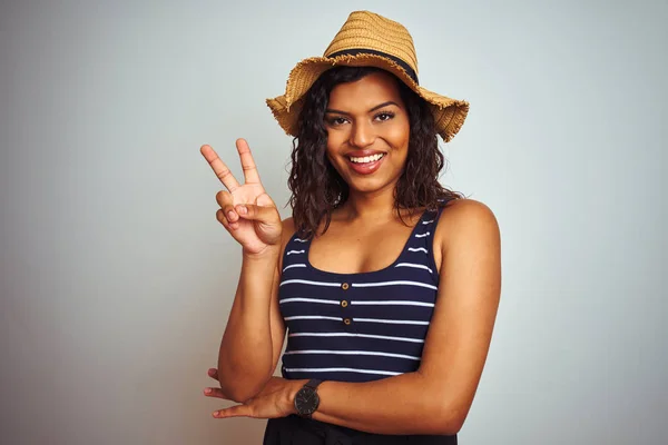 Mulher Transexual Bonita Usando Chapéu Verão Sobre Fundo Branco Isolado — Fotografia de Stock