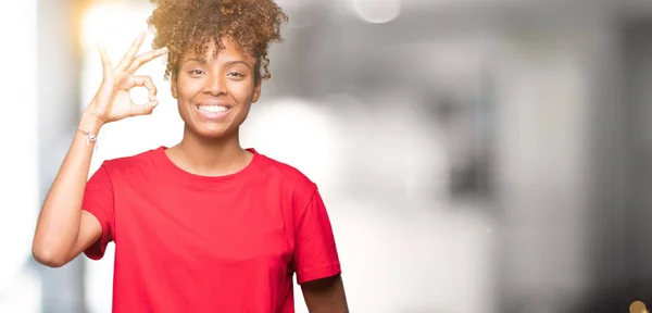 Linda Jovem Afro Americana Sobre Fundo Isolado Sorrindo Positivo Fazendo — Fotografia de Stock