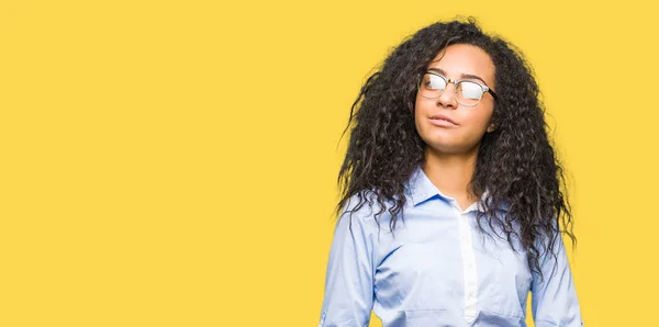 Menina Negócios Bonita Nova Com Cabelo Encaracolado Usando Óculos Mãos — Fotografia de Stock