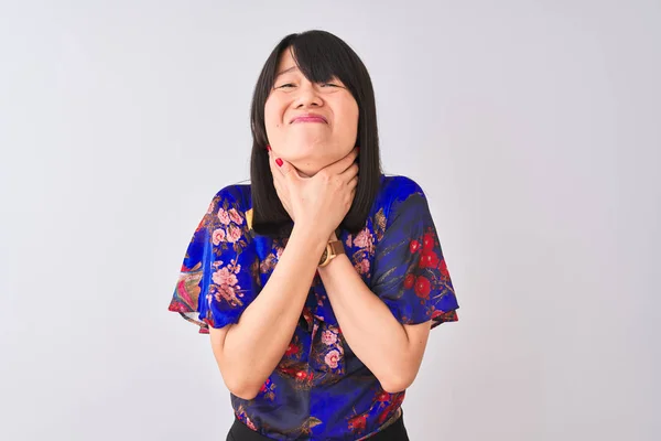 Jonge Mooie Chinese Vrouw Het Dragen Van Zomer Bloemen Shirt — Stockfoto