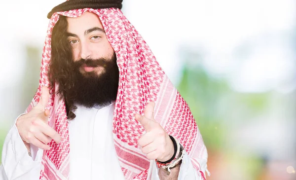 Arabische Business Man Met Lang Haar Dragen Van Traditionele Keffiyeh — Stockfoto