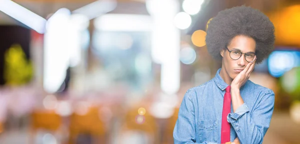 Giovane Uomo Affari Afro Americano Con Capelli Afro Indossare Occhiali — Foto Stock