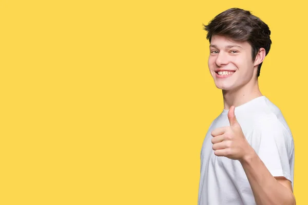 Homem Bonito Jovem Vestindo Casual Shirt Branca Sobre Fundo Isolado — Fotografia de Stock