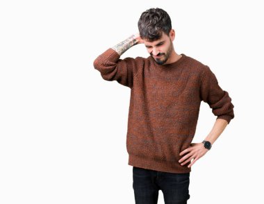 Genç yakışıklı adam giyen kış kazak izole üzerinde arka plan ile el, kas ağrısı boyun dokunmadan acı boyun ağrısı yaralanma,