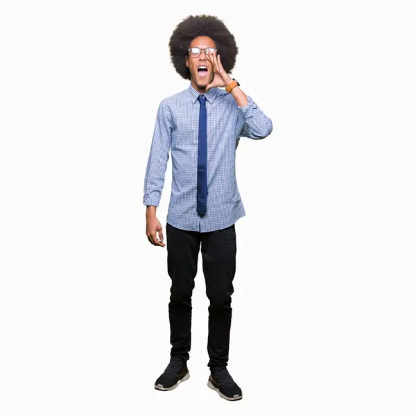 Joven Hombre Negocios Afroamericano Con Pelo Afro Usando Gafas Gritando —  Fotos de Stock