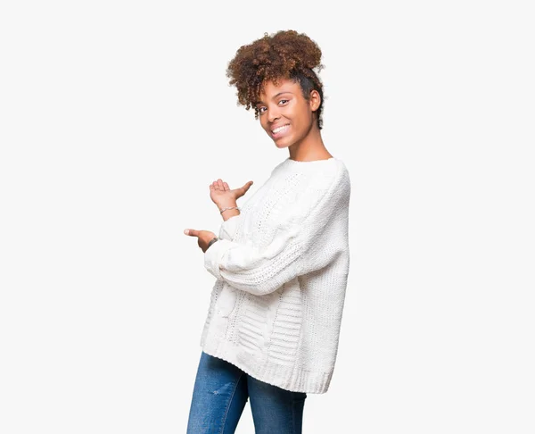 Linda Jovem Afro Americana Vestindo Camisola Inverno Sobre Fundo Isolado — Fotografia de Stock