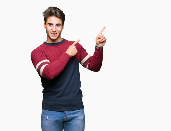 Joven Hombre Guapo Sobre Fondo Aislado Sonriendo Mirando Cámara Apuntando —  Fotos de Stock