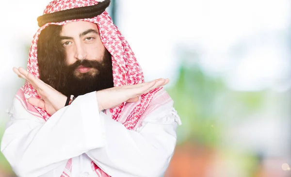 Arabische Business Man Met Lang Haar Dragen Van Traditionele Keffiyeh — Stockfoto