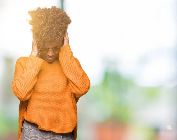 때문에 절망과 스트레스에서 선글라스를 아프리카계 미국인 통증과 편두통 머리에 — 스톡 사진