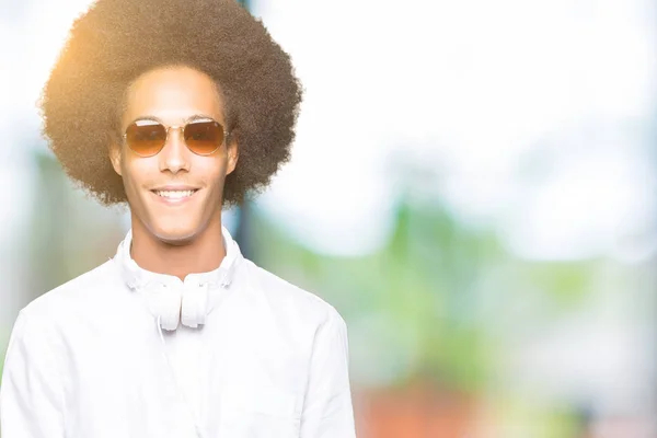 Young African American Man Afro Hair Wearing Sunglasses Headphones Happy — Stock Photo, Image