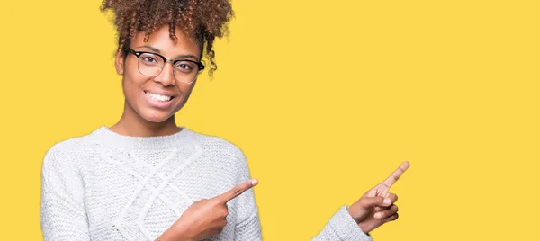 Bella Giovane Donna Afroamericana Che Indossa Maglione Invernale Sfondo Isolato — Foto Stock