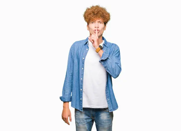 Jeune Homme Beau Avec Des Cheveux Afro Veste Denim Demandant — Photo