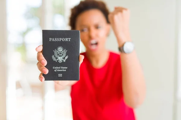 Молодая Африканская Американка Паспортом Соединенных Штатов Америки Раздраженная Разочарованная Криками — стоковое фото