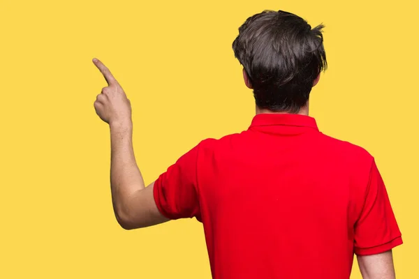 Jovem Bonito Homem Vestindo Vermelho Shirt Sobre Isolado Fundo Posando — Fotografia de Stock