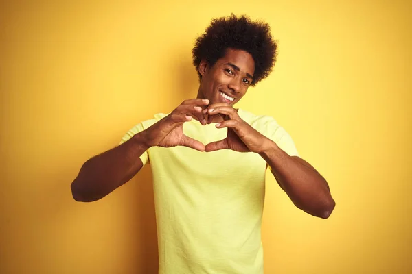 Hombre Afroamericano Con Pelo Afro Vistiendo Camiseta Pie Sobre Fondo — Foto de Stock