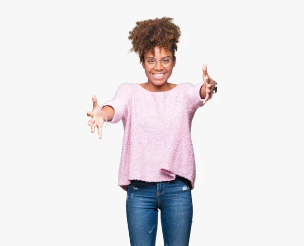 Linda Jovem Afro Americana Vestindo Óculos Sobre Fundo Isolado Olhando — Fotografia de Stock