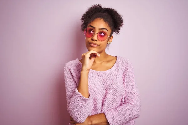 African American Woman Wearing Winter Sweater Sunglasses Isolated Pink Background — Stock Photo, Image