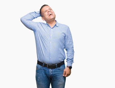 Orta yaş Arap iş adamı el jest yukarıya ile kendine güvenen dokunaklı saç gülümseyerek, çekici poz izole arka plan üzerinde