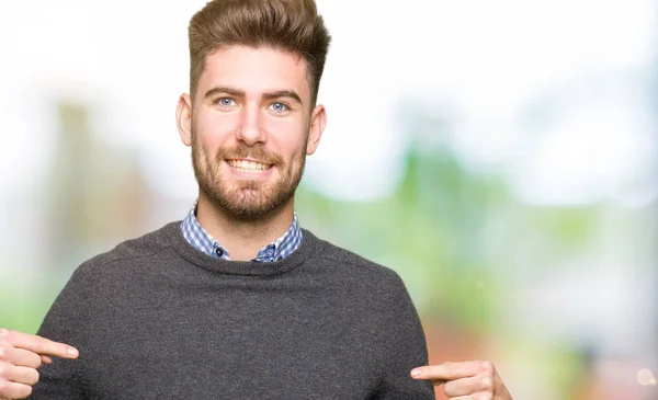 Jonge Knappe Elegante Man Zoek Naar Vertrouwen Met Glimlach Het — Stockfoto