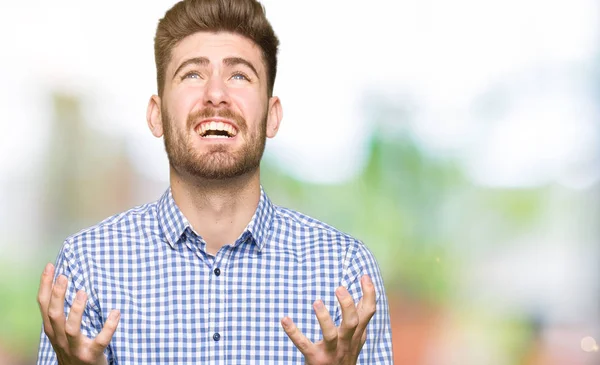 Junge Gutaussehende Bussines Mann Verrückt Und Verrückt Schreien Und Schreien — Stockfoto