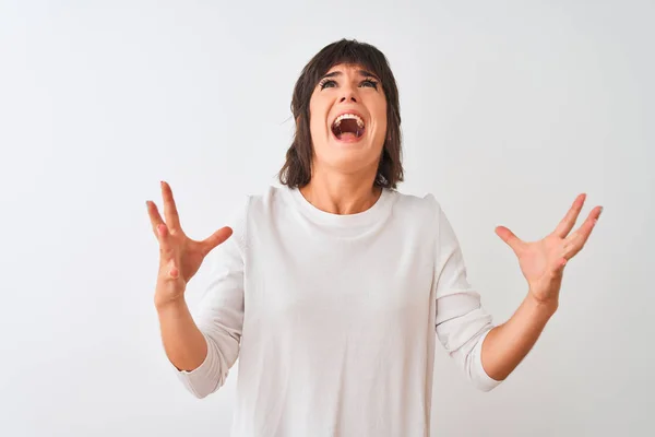 Mujer Hermosa Joven Con Camiseta Casual Pie Sobre Fondo Blanco — Foto de Stock