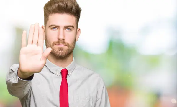 Joven Hombre Negocios Guapo Haciendo Dejar Cantar Con Palma Mano —  Fotos de Stock