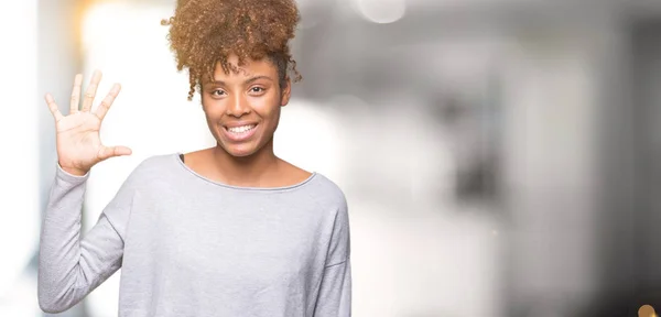 Vackra Unga Afroamerikanska Kvinnan Över Isolerade Bakgrund Visar Och Pekar — Stockfoto