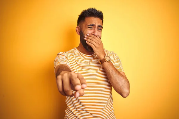 Young Indian Man Wearing Shirt Standing Isolated Yellow Background Laughing — Stock Photo, Image