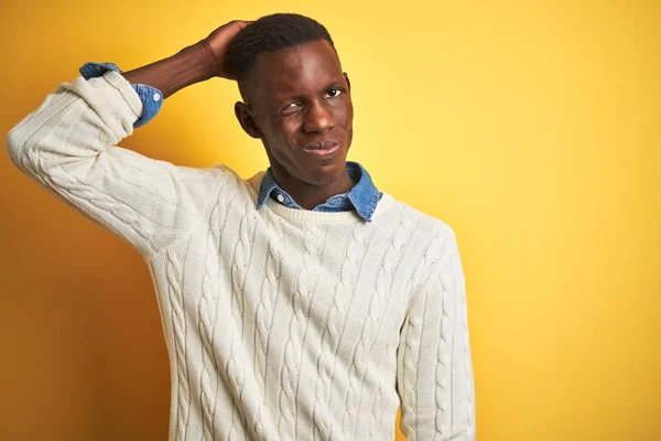 Homme Afro Américain Portant Une Chemise Denim Pull Blanc Sur — Photo