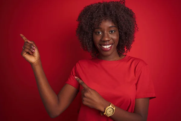 Young African Afro Woman Wearing Shirt Standing Isolated Red Background — Stock Photo, Image