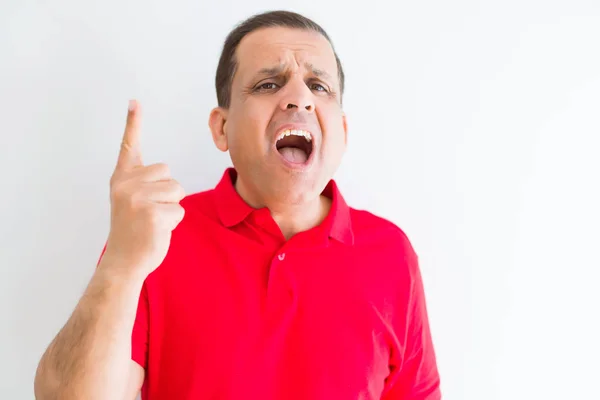 Hombre Mediana Edad Vistiendo Camiseta Roja Sobre Pared Blanca Apuntando —  Fotos de Stock