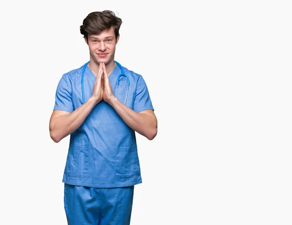 Ung Läkare Som Bär Medicinsk Uniform Över Isolerad Bakgrund Med — Stockfoto