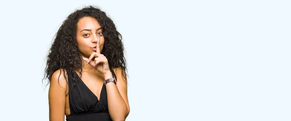 Young Beautiful Girl Curly Hair Wearing Fashion Skirt Asking Quiet — Stock Photo, Image