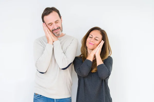 Bella Coppia Mezza Età Innamorata Sfondo Isolato Dormire Stanchi Sognare — Foto Stock