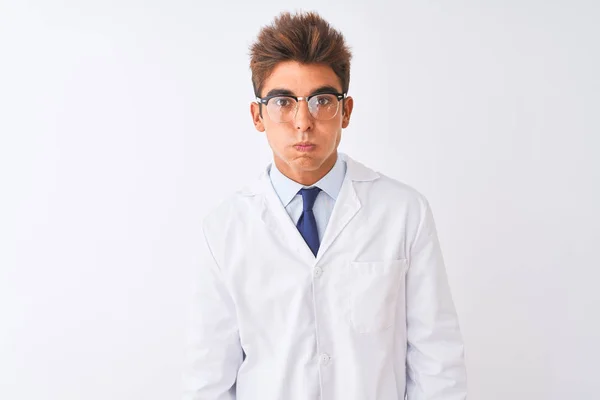 Joven Cientista Guapo Con Gafas Abrigo Sobre Fondo Blanco Aislado —  Fotos de Stock