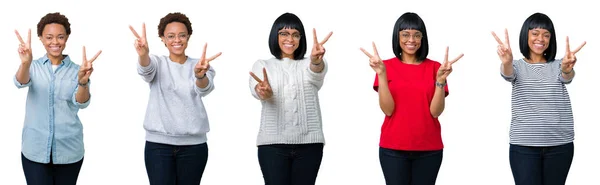 Giovane Donna Afro Americana Con Capelli Afro Sfondo Isolato Sorridente — Foto Stock