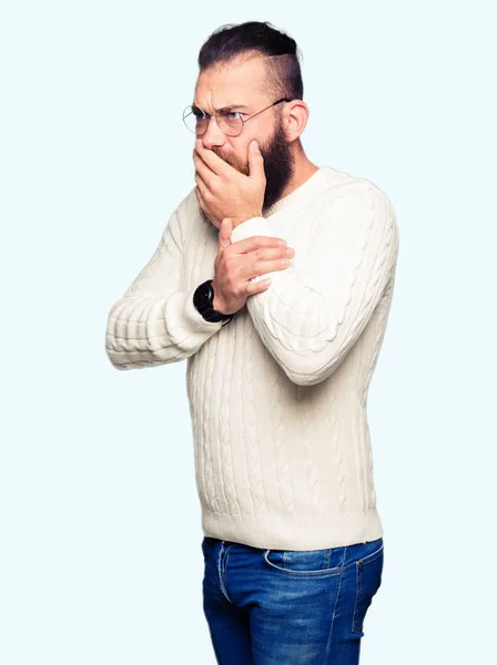 Mladí Bokovky Muž Nosí Brýle Zimní Svetr Stresovaní Nervózní Rukama — Stock fotografie